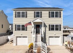 Pre-foreclosure in  SYLVIA LN Manahawkin, NJ 08050