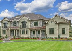 Pre-foreclosure in  DOCK WATCH HOLLOW RD Warren, NJ 07059