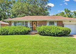 Pre-foreclosure in  ROYCE DR Saint Louis, MO 63135