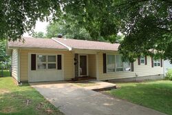 Pre-foreclosure in  SOUTHEAST BLVD Neosho, MO 64850