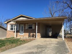  Moore St, Dexter MO