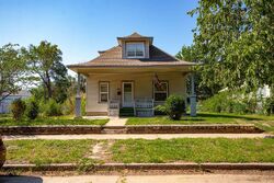 Pre-foreclosure in  W 7TH AVE Hutchinson, KS 67501