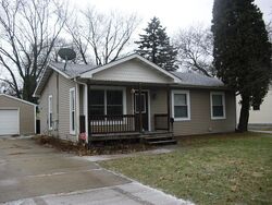 Pre-foreclosure in  TERRY CT Woodstock, IL 60098