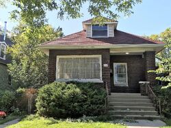Pre-foreclosure in  LYMAN AVE Oak Park, IL 60304