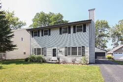 Pre-foreclosure in  SCHOOL DR Rolling Meadows, IL 60008