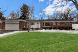 Pre-foreclosure in  WESTERN AVE Northbrook, IL 60062