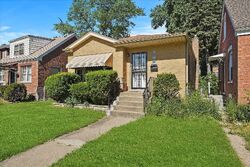 Pre-foreclosure in  S SCHOOL ST Riverdale, IL 60827
