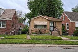 Pre-foreclosure in  S SCHOOL ST Riverdale, IL 60827