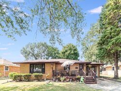 Pre-foreclosure in  ALMA DR Crest Hill, IL 60403