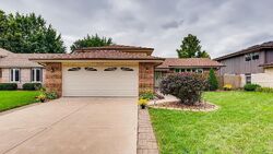 Pre-foreclosure in  BETHANY LN Tinley Park, IL 60487