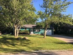 Pre-foreclosure in  MANOR LN Mchenry, IL 60051