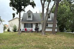 Pre-foreclosure in  W OLD PLANK RD Grayslake, IL 60030