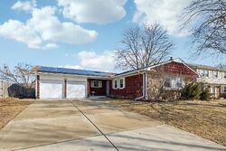 Pre-foreclosure in  TIMBER HILL RD Buffalo Grove, IL 60089