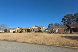 Pre-foreclosure in  CLUBLAND CIR SE Conyers, GA 30094