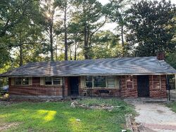 Pre-foreclosure in  COUNTY LINE RD SW Atlanta, GA 30331