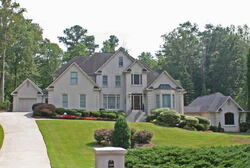 Pre-foreclosure in  HAMDEN FOREST DR SW Atlanta, GA 30331