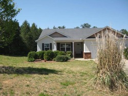 Pre-foreclosure in  PINEWOOD CIR Colbert, GA 30628