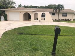 Pre-foreclosure in  SE SKIPPER LN Port Saint Lucie, FL 34983