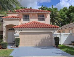 Pre-foreclosure in  NW 4TH ST Hollywood, FL 33028
