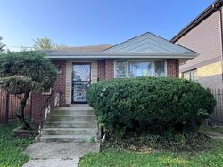 Pre-foreclosure in  W MONROE ST Chicago, IL 60644