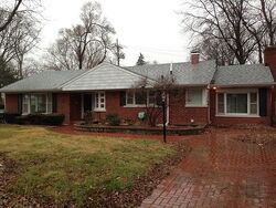 Pre-foreclosure in  FLOSSMOOR RD Flossmoor, IL 60422