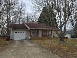 Pre-foreclosure in  KINGS ARMS CT High Point, NC 27262