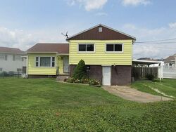 Pre-foreclosure in  BAYWOOD AVE Moundsville, WV 26041