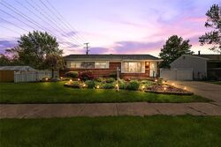 Pre-foreclosure in  AVONDALE ST Westland, MI 48186
