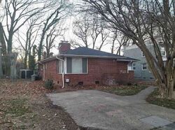 Pre-foreclosure in  SUBURBAN PKWY Hampton, VA 23661