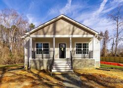 Pre-foreclosure Listing in CHICKAHOMINY RD TOANO, VA 23168