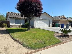 Pre-foreclosure in  W GARRETT AVE Farmersville, CA 93223