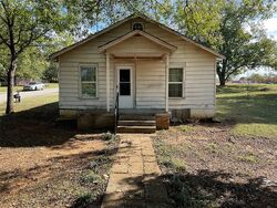  Thatcher St, Denison TX