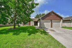 Pre-foreclosure in  OTTER CREEK DR La Porte, TX 77571