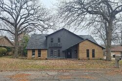 Pre-foreclosure in  QUEENS RD Denison, TX 75020