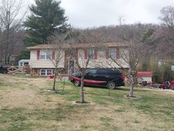 Pre-foreclosure in  MYNATT RD Knoxville, TN 37918