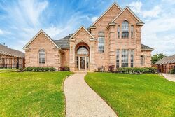 Pre-foreclosure in  OAK CREEK DR Hurst, TX 76054