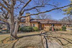 Pre-foreclosure in  STEEPLECHASE TRL Arlington, TX 76016