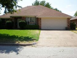 Pre-foreclosure in  S MEADOW DR E Fort Worth, TX 76133