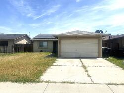 Pre-foreclosure in  PREAKNESS DR Riverbank, CA 95367