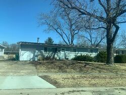 Pre-foreclosure in  REDWING DR Florissant, MO 63031