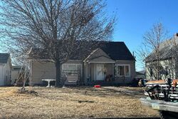 Pre-foreclosure in  54TH ST Moline, IL 61265