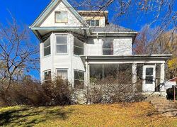  W 9th St, Davenport IA