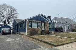 Pre-foreclosure in  AUSDALE RD Cranston, RI 02910