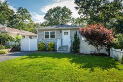 Pre-foreclosure in  CHESTER ST Lake Grove, NY 11755