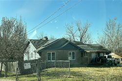 Pre-foreclosure in  N WYANDOTTE ST Kansas City, MO 64118