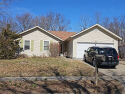 Pre-foreclosure in  W CHEROKEE ST Springfield, MO 65807