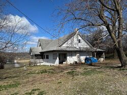 Pre-foreclosure in  NIGHTHAWK RD Neosho, MO 64850