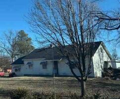  S Madison St, Clarkton MO