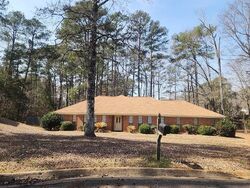 Pre-foreclosure in  ARUNDEL DR Brandon, MS 39047