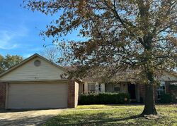 Pre-foreclosure in  WINDSOR DR Horn Lake, MS 38637